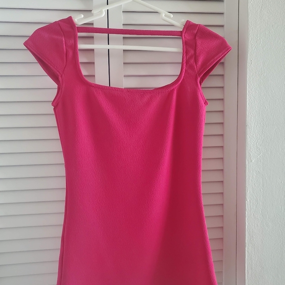 NWOT Guess Pink Top Sz S - Picture 2 of 3
